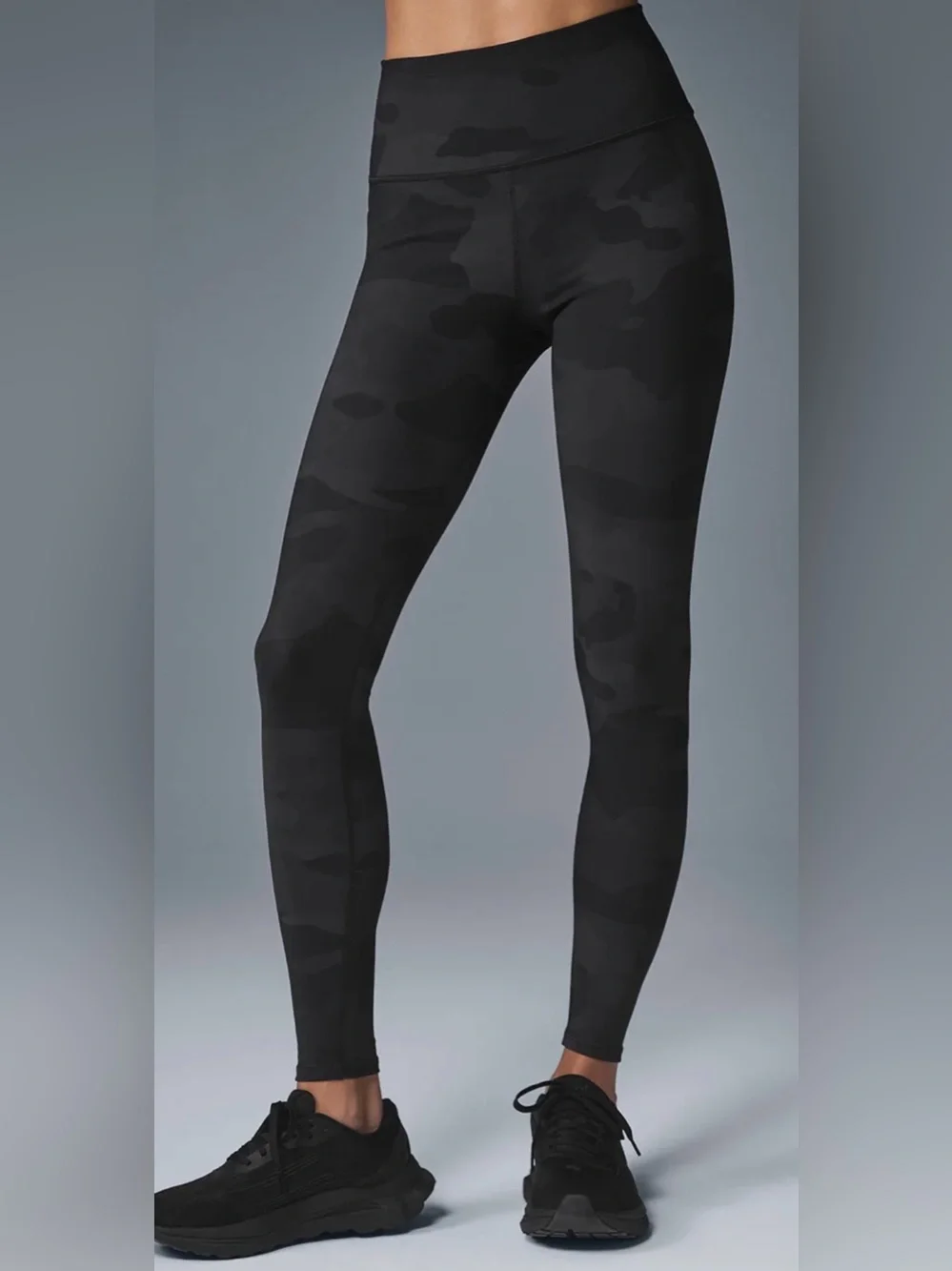 Alo High-Waist Camo Vapor Legging. Size M